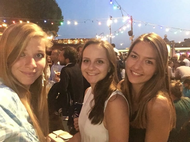 A parisian "guinguette" with best friends