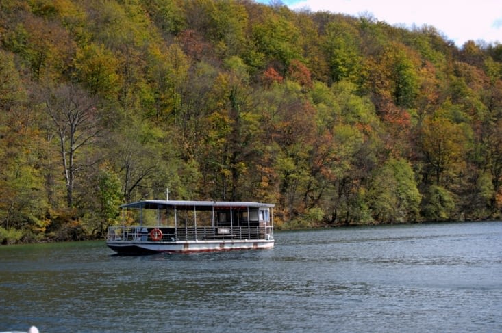 Le bateau pour rejoindre une rive à l'autre , Une traversée comprise dans l'entrée du parc