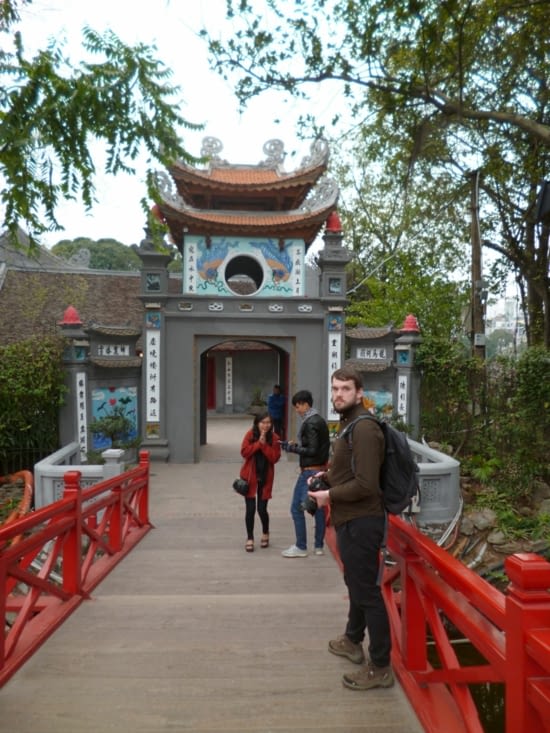 Entrée du temple Hoan Qiem