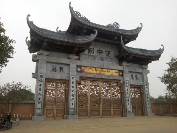 Entrée de la pagode de Bai Dinh