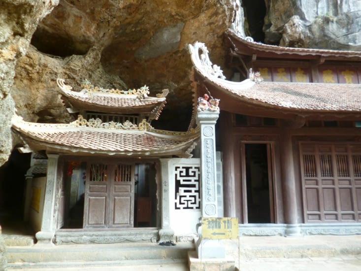 Pagode de Bich Dong, construite dans une grotte