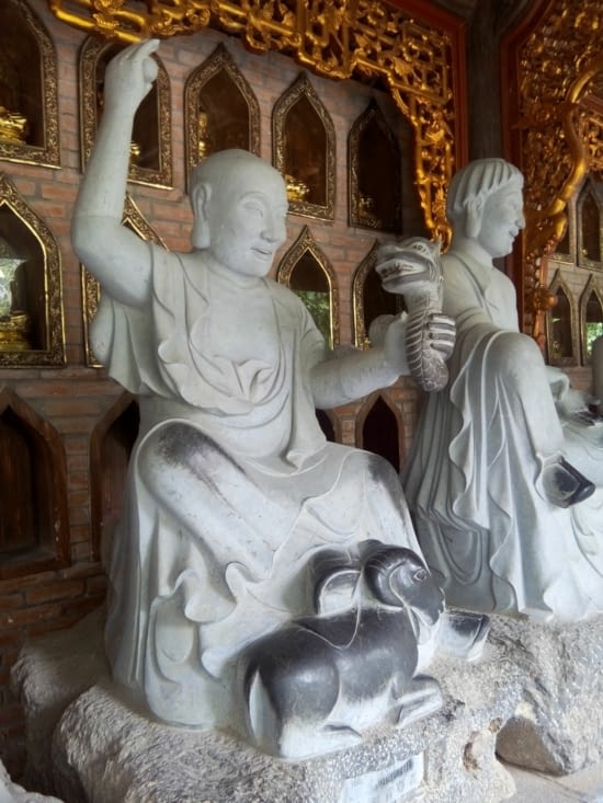 Statues, pagode de Bai Dinh