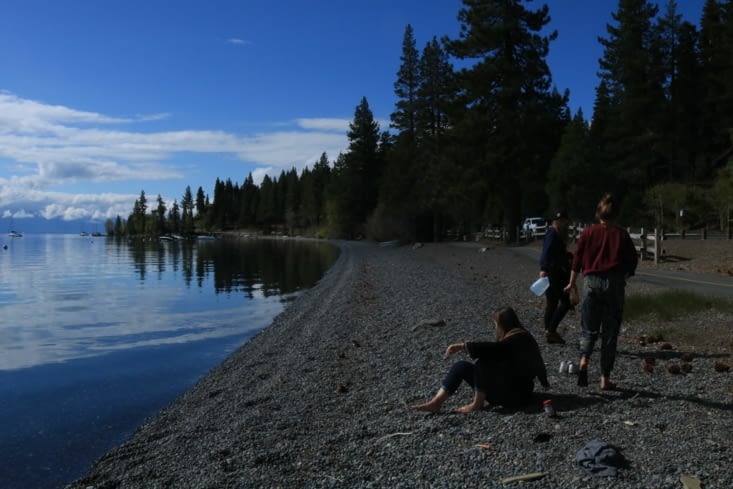 Petit déjeuner au bord du lac Tahoe, le lendemain matin