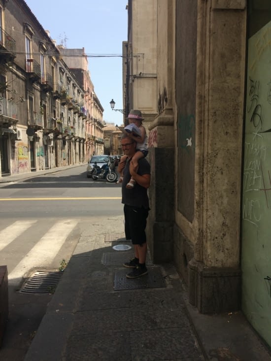 Notre mini guide!!!! Tant que le livre est à l’endroit on ne s´inquiète pas! ?