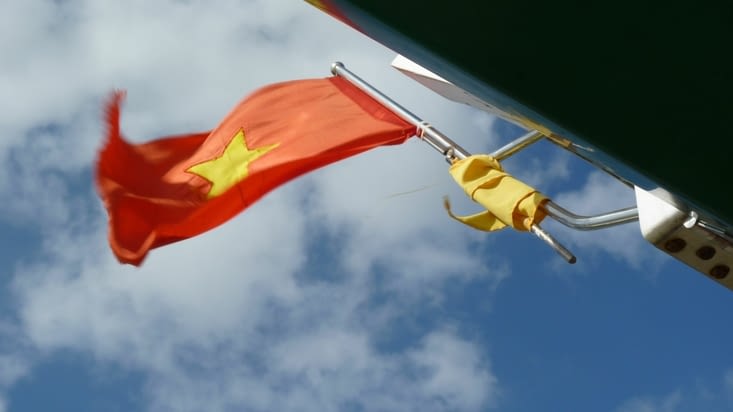 Notre bateau et son drapeau vietnamien