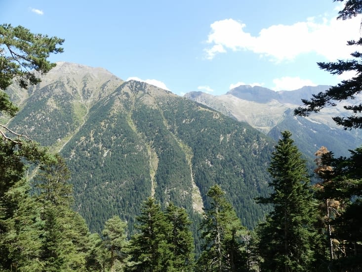 La vue du sommet sur la vallée du Baricave