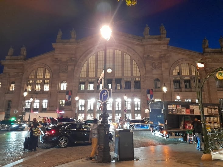 Gare du Nord - Paris, 6 h du matin
