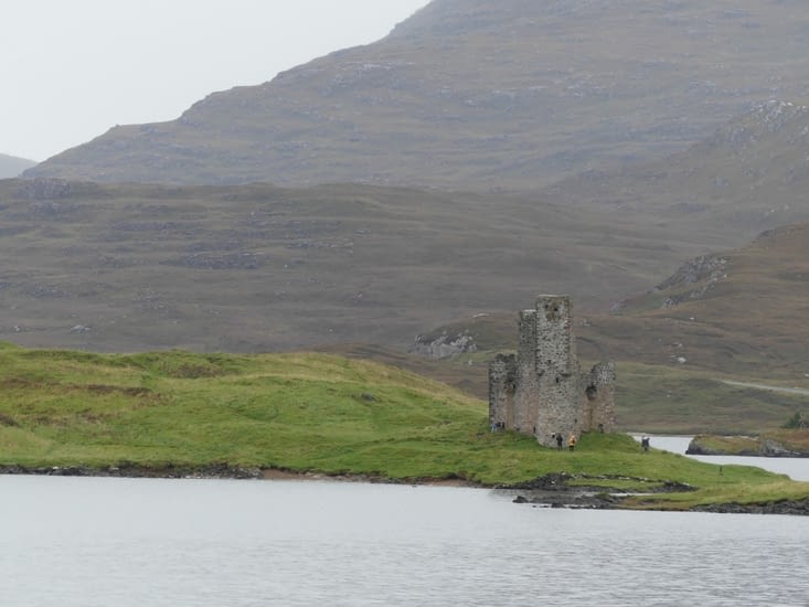 Ardverck Castle sur le Loch Assynt
