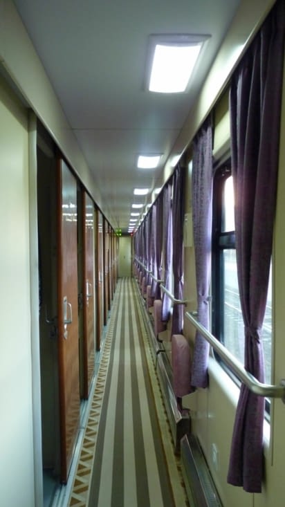 Couloir de notre wagon, le tapis bien parallèle!