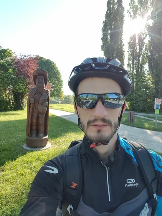 Statue de Pélerin en sortie de Chartres