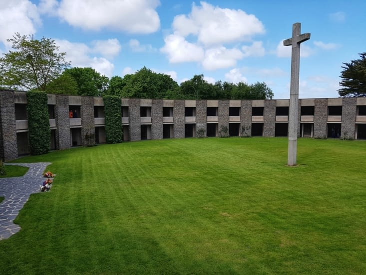 Halte à l'ossuaire Allemand du Mont d'Huisnes