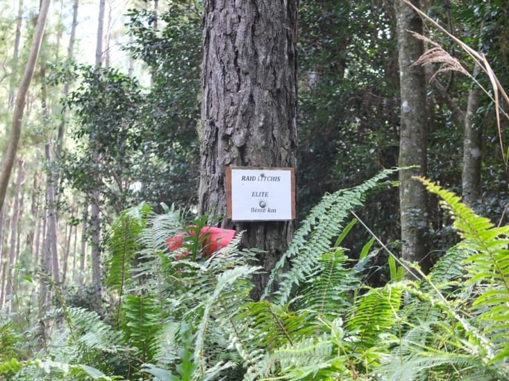 Nous sommes sur le parcours d'un trail traversant Tubuai