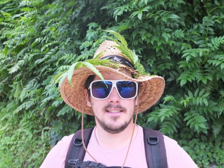 Mr Gnougnoux se met à la couronne en fougère... y a du boulot!