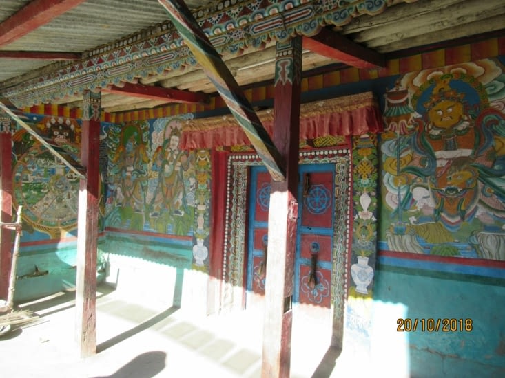 Joli petit temple du village de Jhong