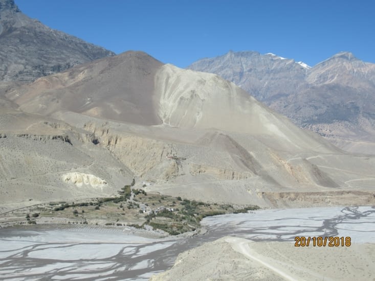 Le lit de la rivière Gandaki où s'engouffre le vent
