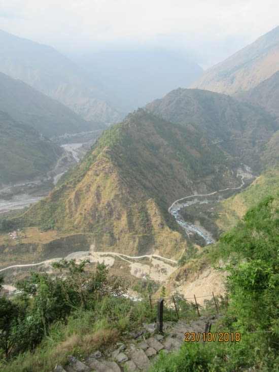 Montée vers Lekh: on est contents, on s'éloigne des vallées