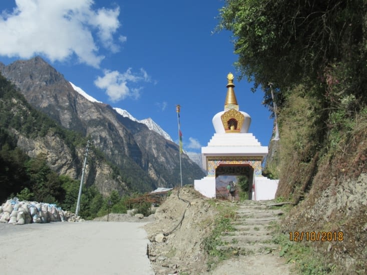 Stupa en sortie de Chame