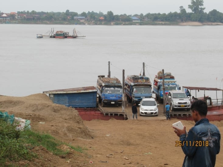 à la sortie du bac, nouveau village