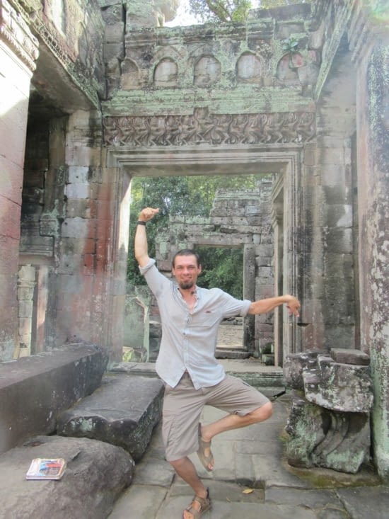 Benoit en danseuse Apsara, à Preah Khan
