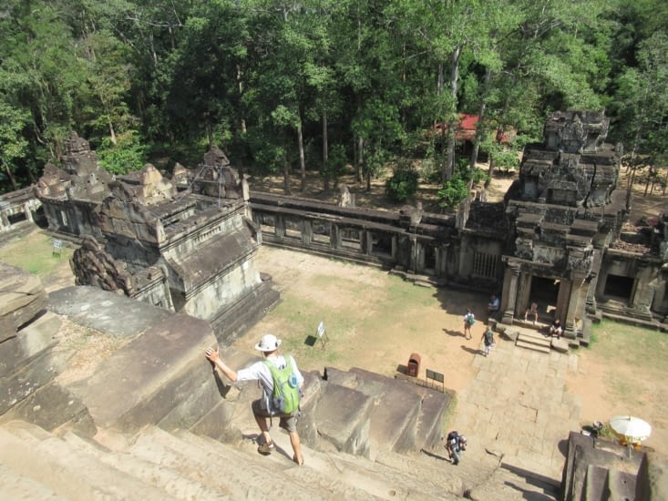 L'accès aux "terrasses" des temples est assez vertigineux ...