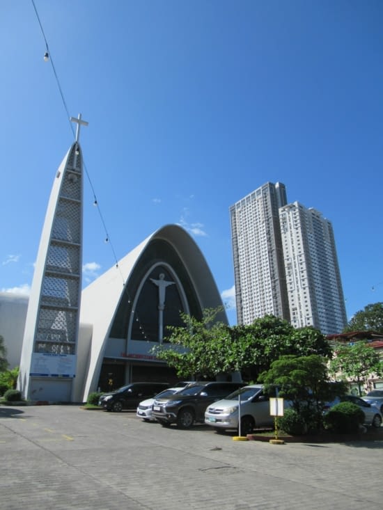 de grands édifices, de grandes églises modernes ...