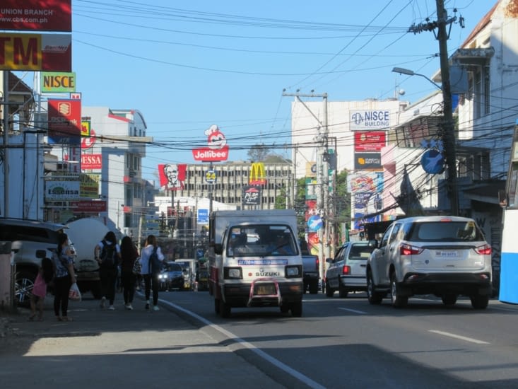 partant de San Fernando vers Manille, voilà comme les Philippins aiment les fast food !!!