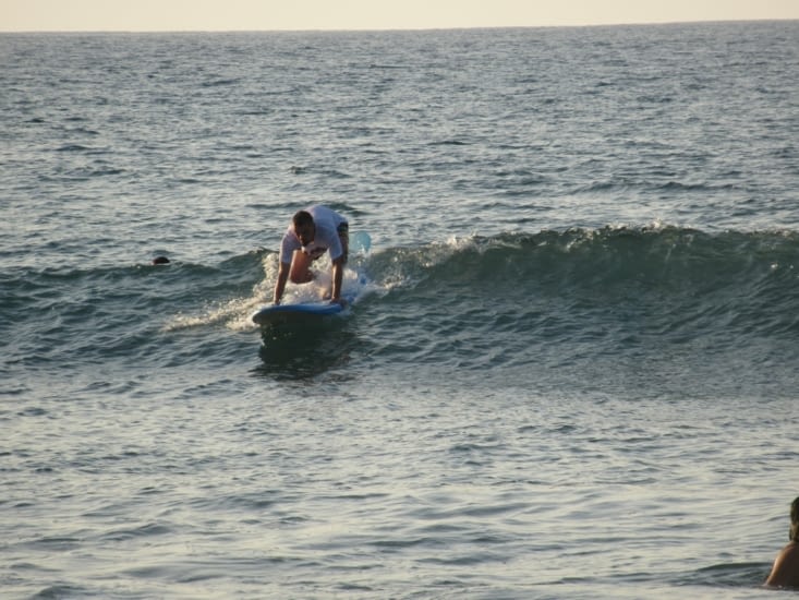 rapidement, Benoît arrive à se lever,