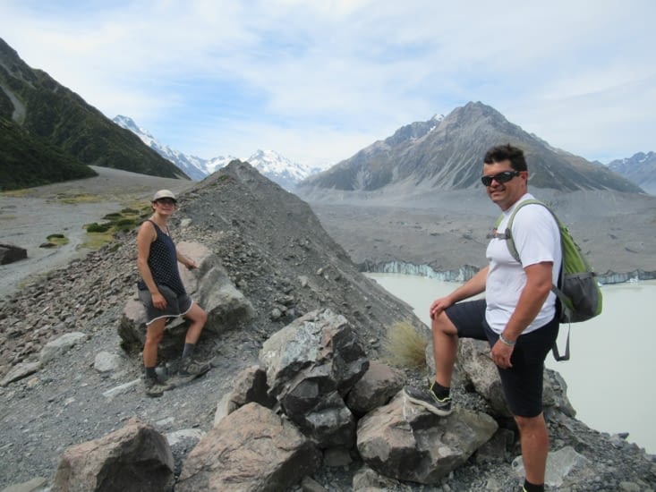 Au pied du glacier Tasman, à côté du Mont Cook