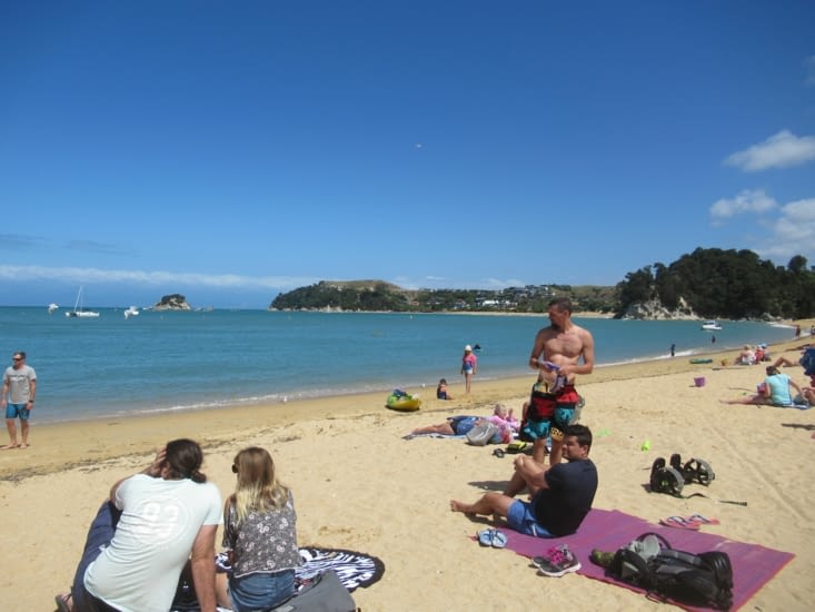 On profite du soleil pour se poser sur la plage