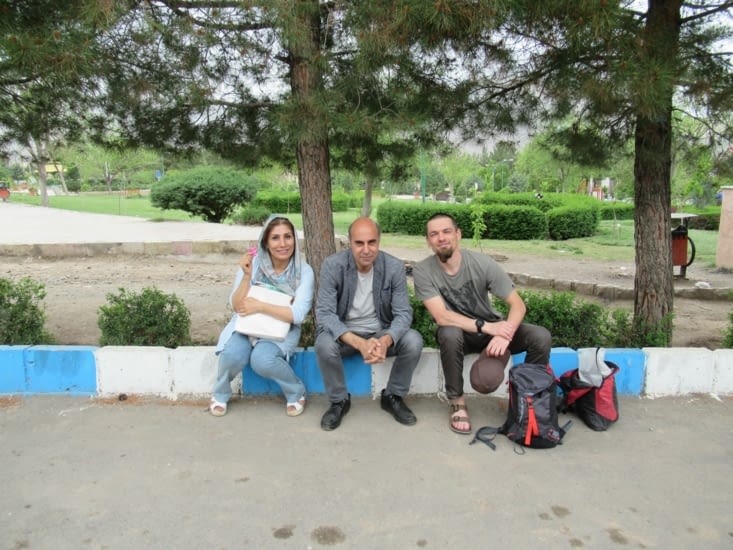 Avant notre dégustation. Ben avec Navab et Camelia