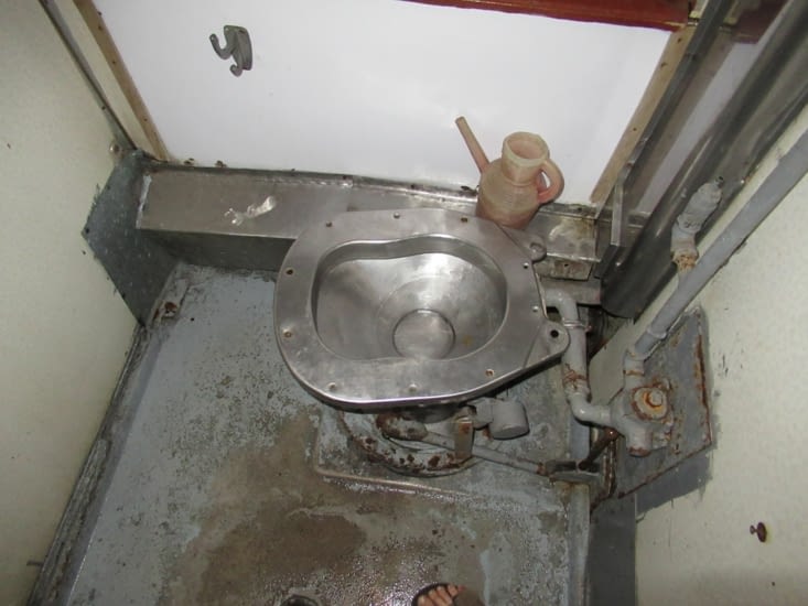 Sur la route de Bakou - WC de notre train soviet