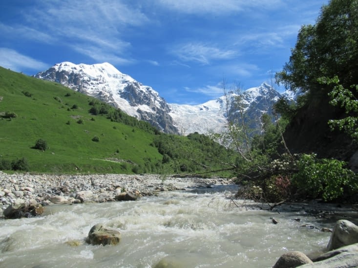 C'est là qu'on a traversé, c'était glacial mais on est content d'avoir échapé à l'arnaque