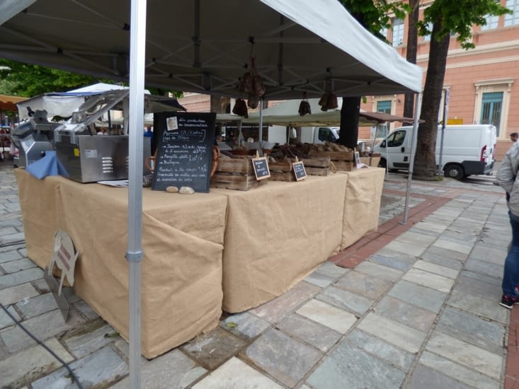 charcuterie corse sur le marcher