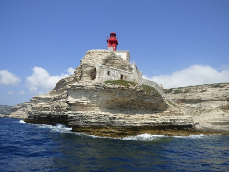 le phare a l'entree du port