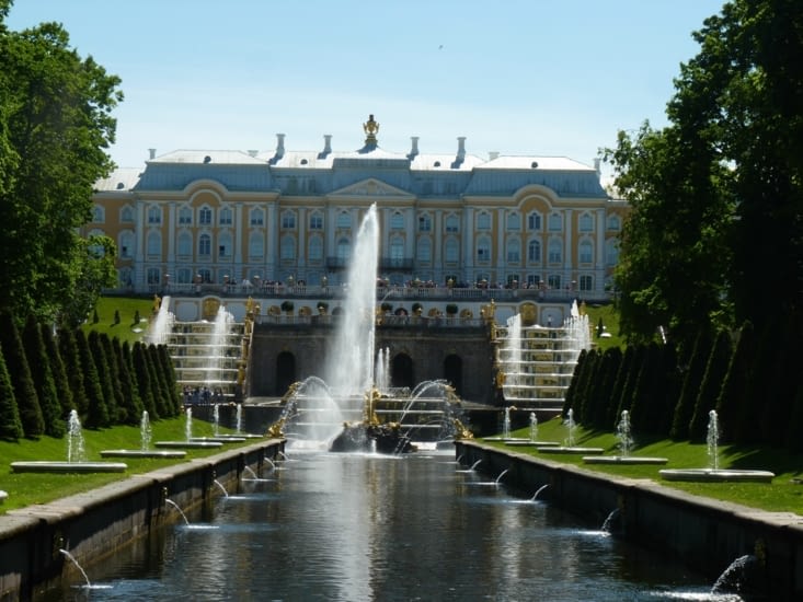 Le palais de Peterhof... (le Versailles russe)  !!!!