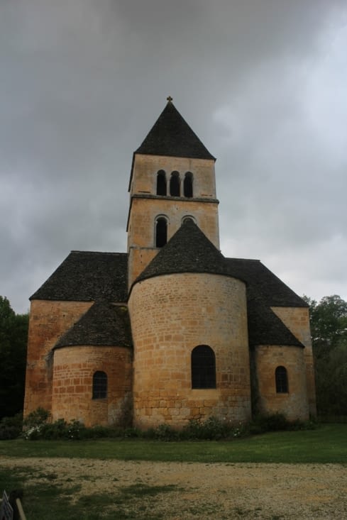 Belle église de l'art roman. A découvrir !