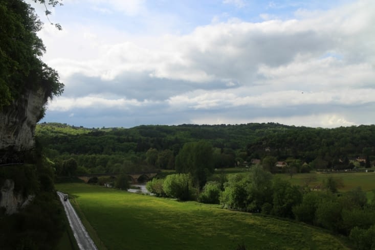 Beau panorama sur la vallée