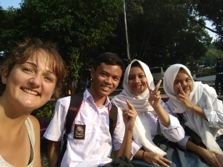 Écoliers de Bandung rencontrés au parc