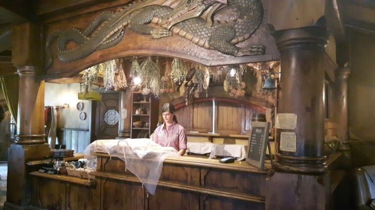 Intérieur de l'auberge.