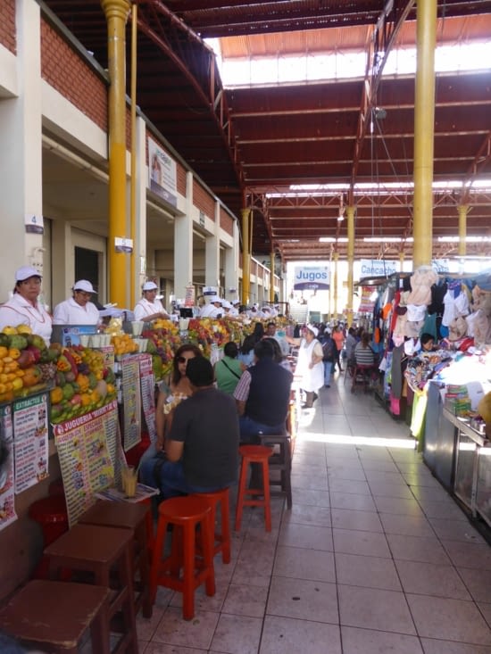 Le marché d'Aréquipa, un bon jus de fruit avec por favor