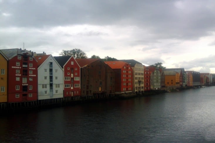Nous avons de la chance de visiter Trondheim entre les gouttes.