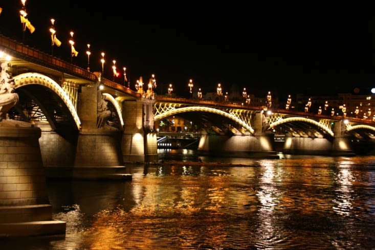Enfin, des magnifiques ponts comme celui-là relient Buda à Pest.