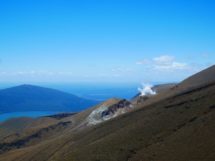 Des vapeurs s'échappent d'un peu partout