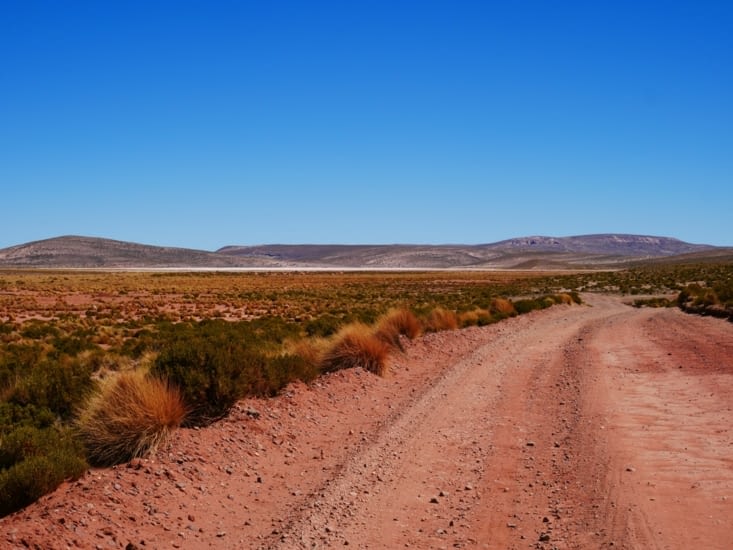 Piste au milieu du désert