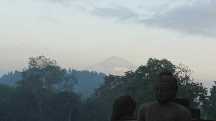 Volcan Mérapi depuis Borobudur