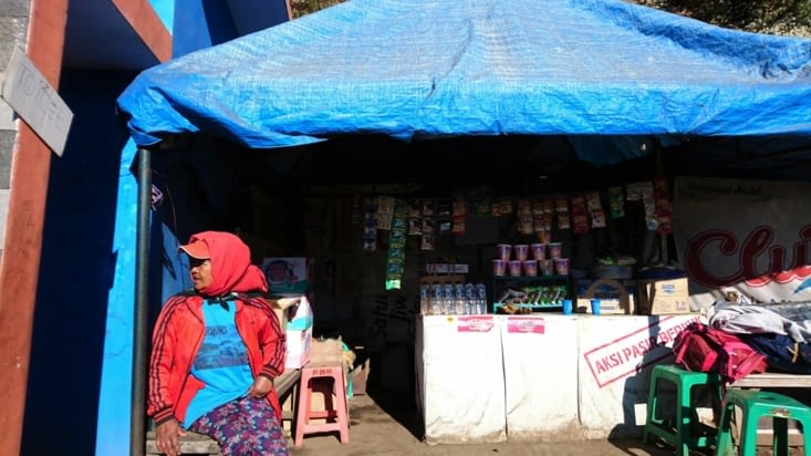 La cafétéria / The cafeteria