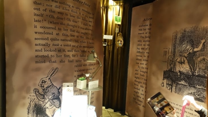 Ginza - Restaurant Alice (salle où l'on attend qu'une table se libère)