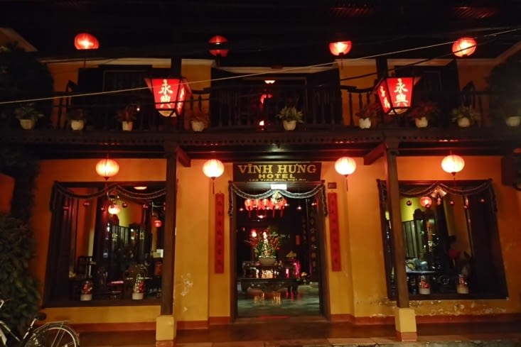 Lanternes rouges avec écriture chinoise, ça rend super bien !