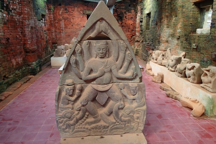 La culture Cham a été influencée par la religion hindouiste puis bouddhiste.