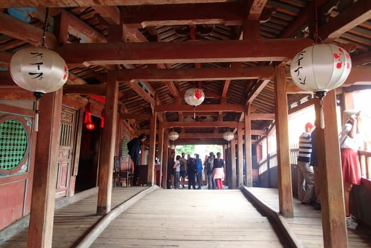 Il a été construit en 1593 pour relier les communautés chinoises et japonaises.